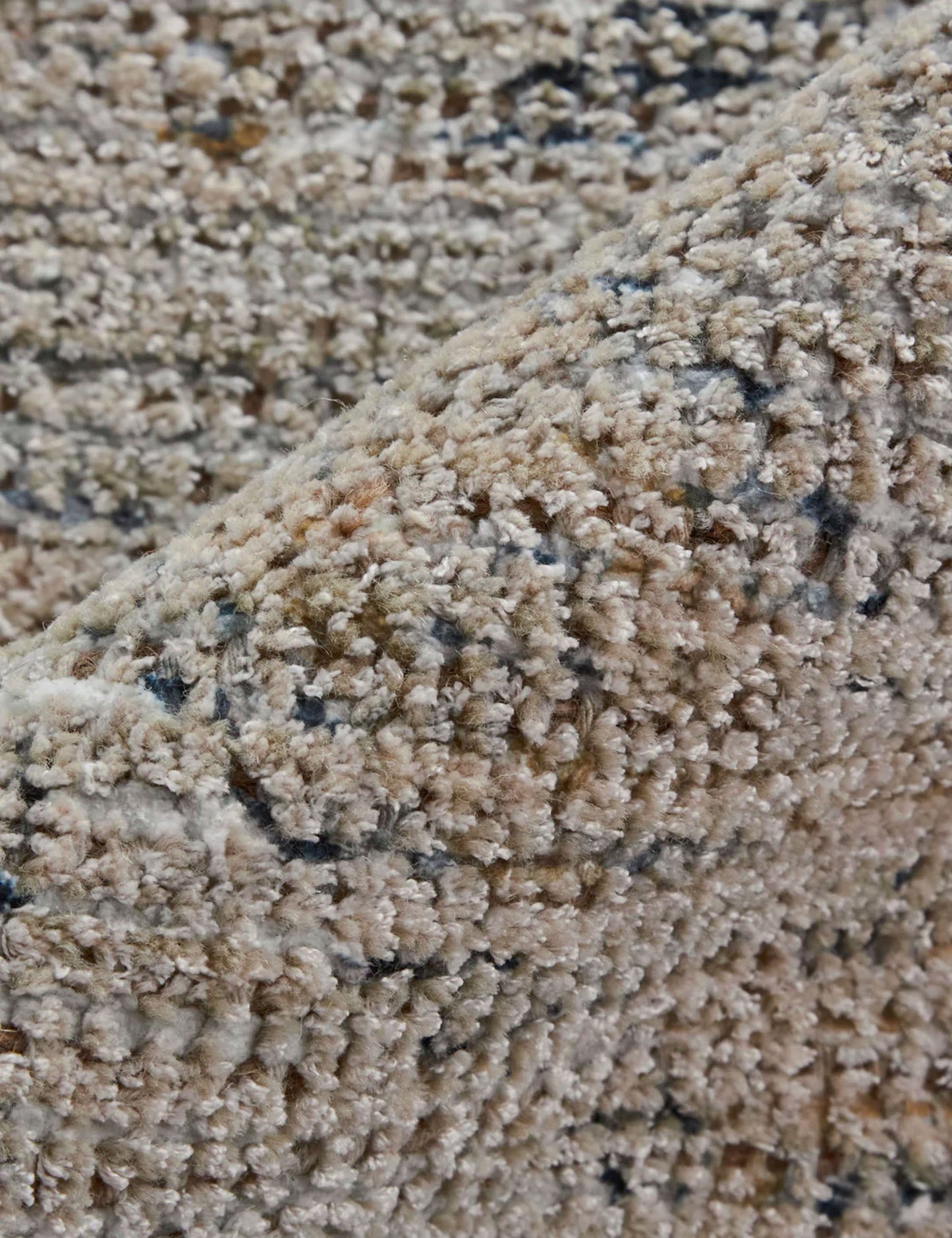 #color::sand #size::2--x-3- #size::3-6--x-5-6- #size::5--x-7-6- #size::7-6--x-9-6- #size::9--x-12- #size::10--x-14- | Detailed view of the natural fiber fabric on the Ismenia distressed persian rug