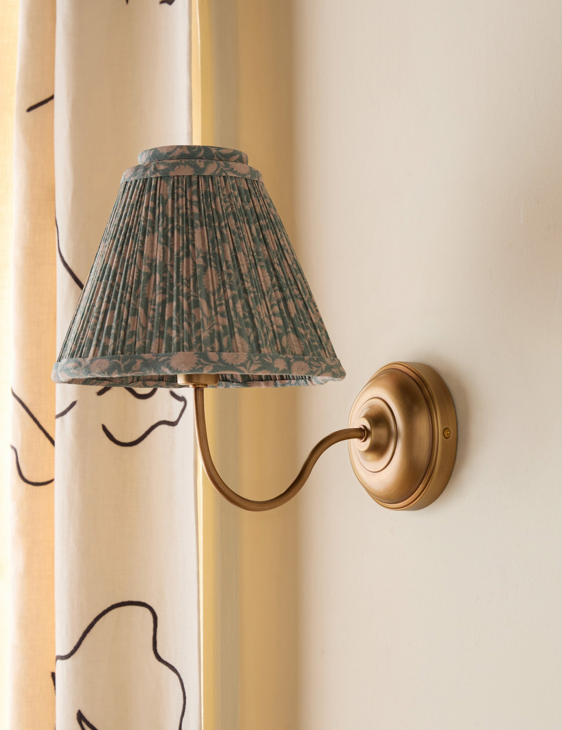 #color::Fransen-and-Antique-Brass 